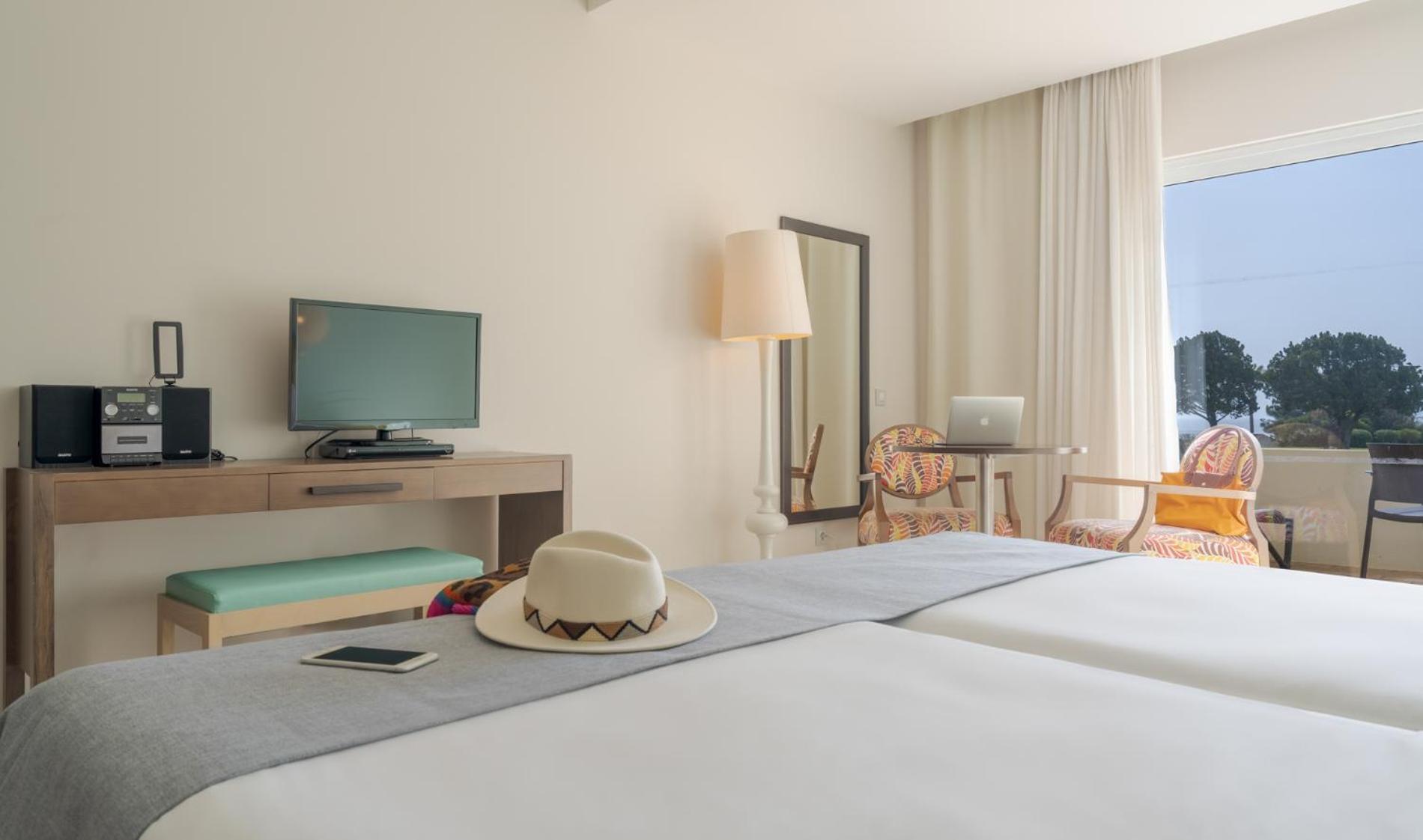 Pestana Alvor Praia Premium Beach & Golf Resort Εξωτερικό φωτογραφία A room at the hotel