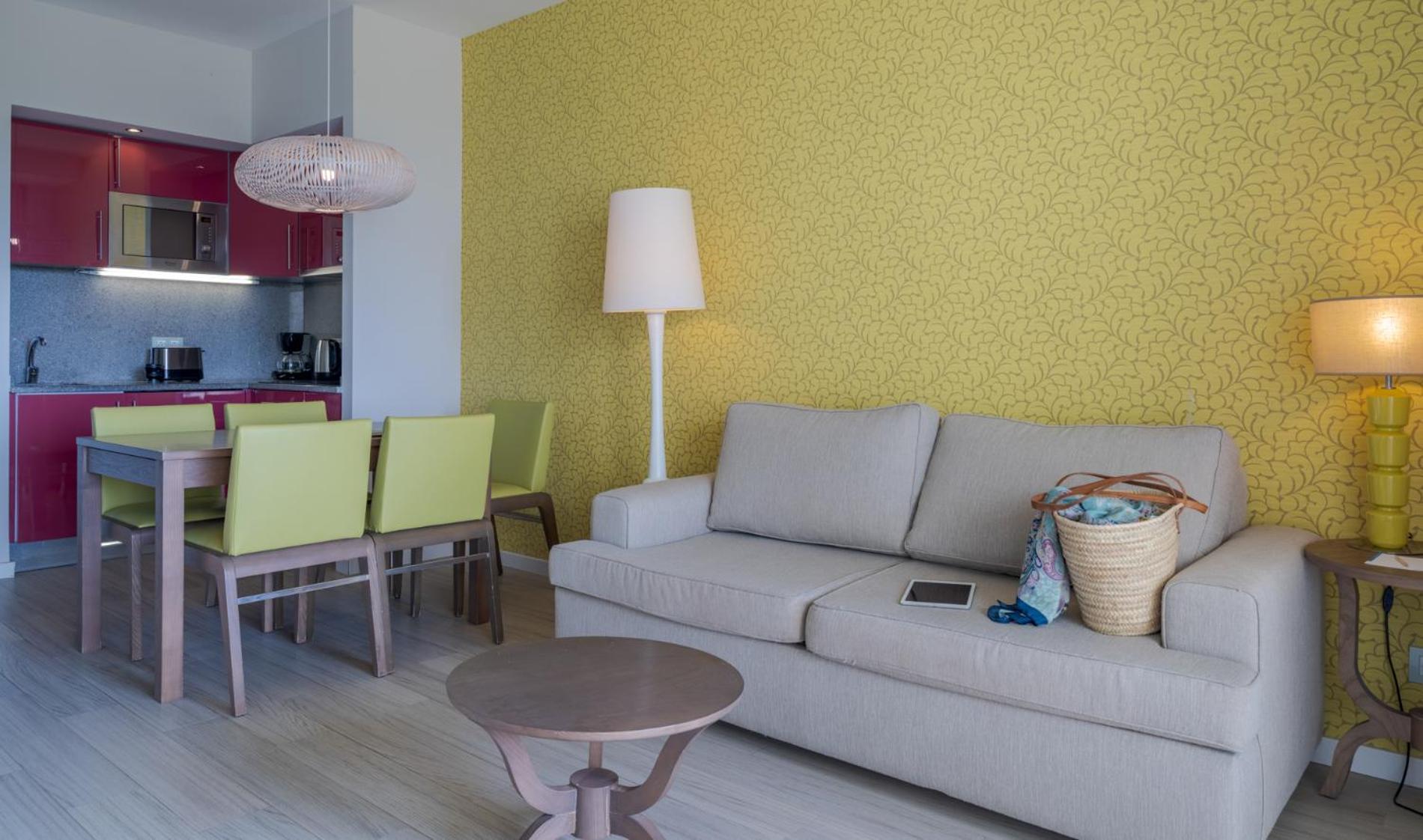 Pestana Alvor Praia Premium Beach & Golf Resort Εξωτερικό φωτογραφία A living room with a sofa