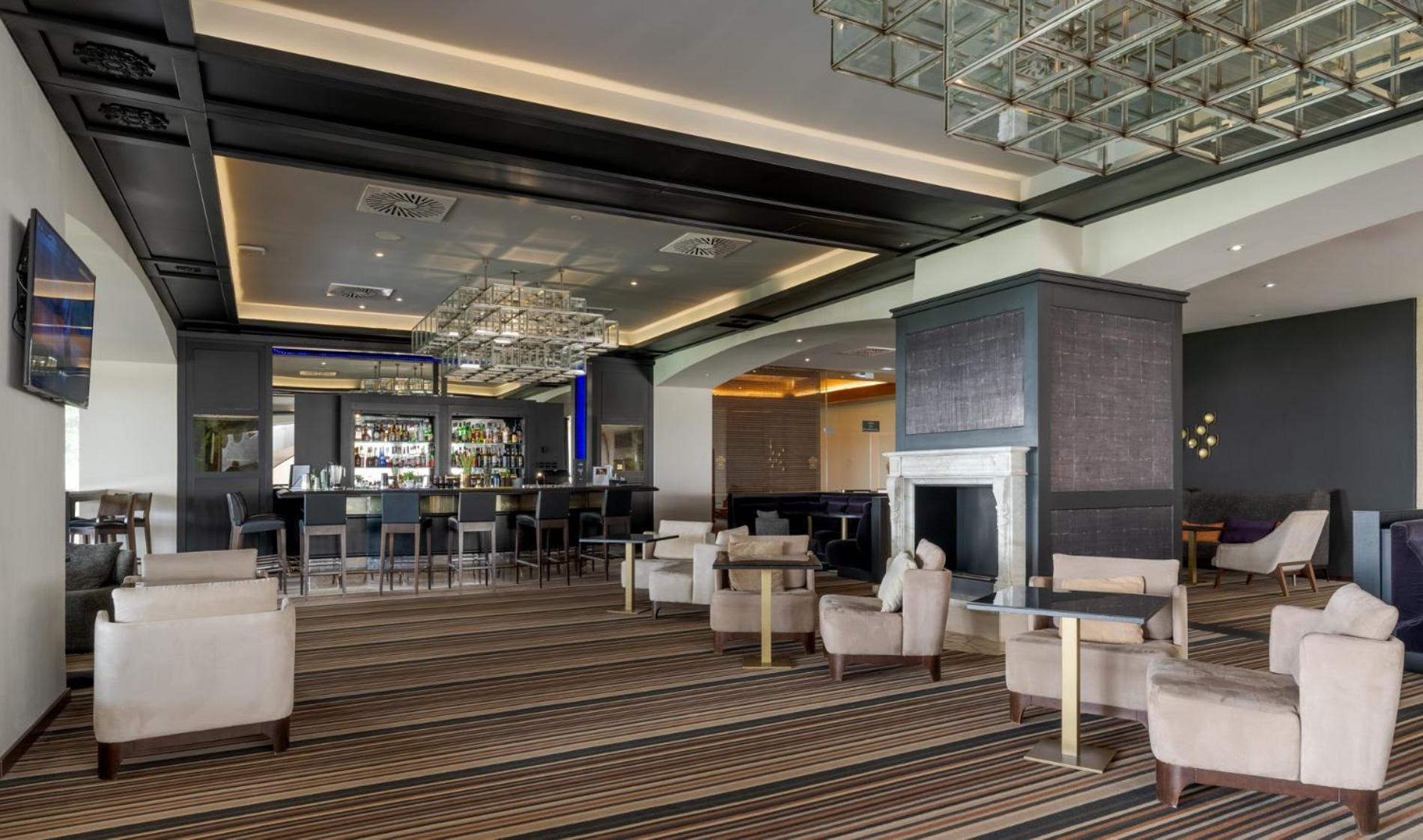Pestana Alvor Praia Premium Beach & Golf Resort Εξωτερικό φωτογραφία The lounge at the airport