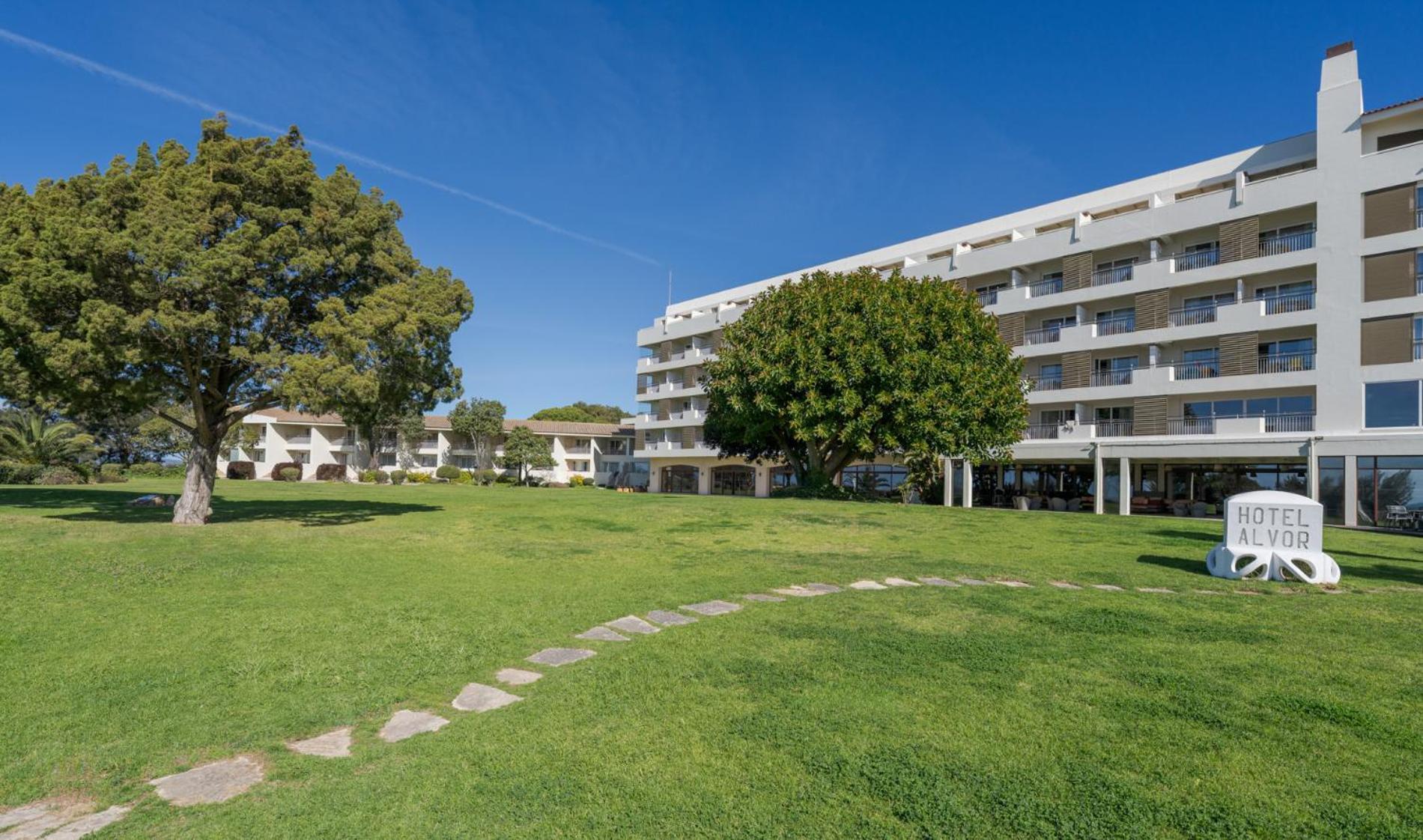 Pestana Alvor Praia Premium Beach & Golf Resort Εξωτερικό φωτογραφία The Village Green