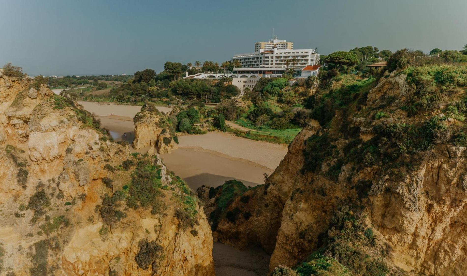 Pestana Alvor Praia Premium Beach & Golf Resort Εξωτερικό φωτογραφία The hotel seen from the cliffs