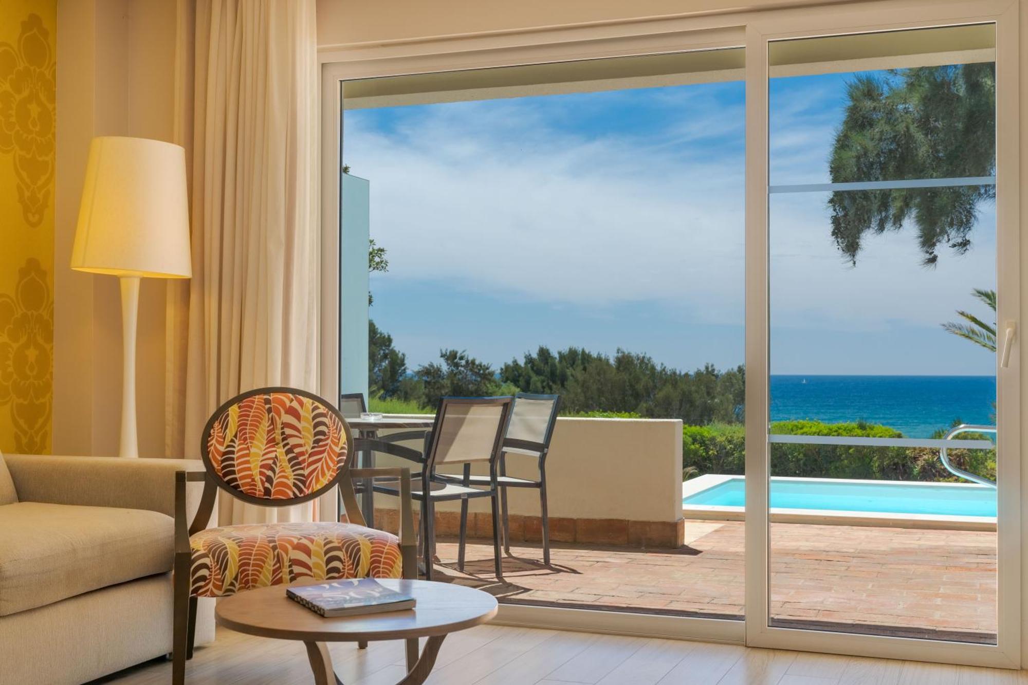 Pestana Alvor Praia Premium Beach & Golf Resort Εξωτερικό φωτογραφία A room at the resort