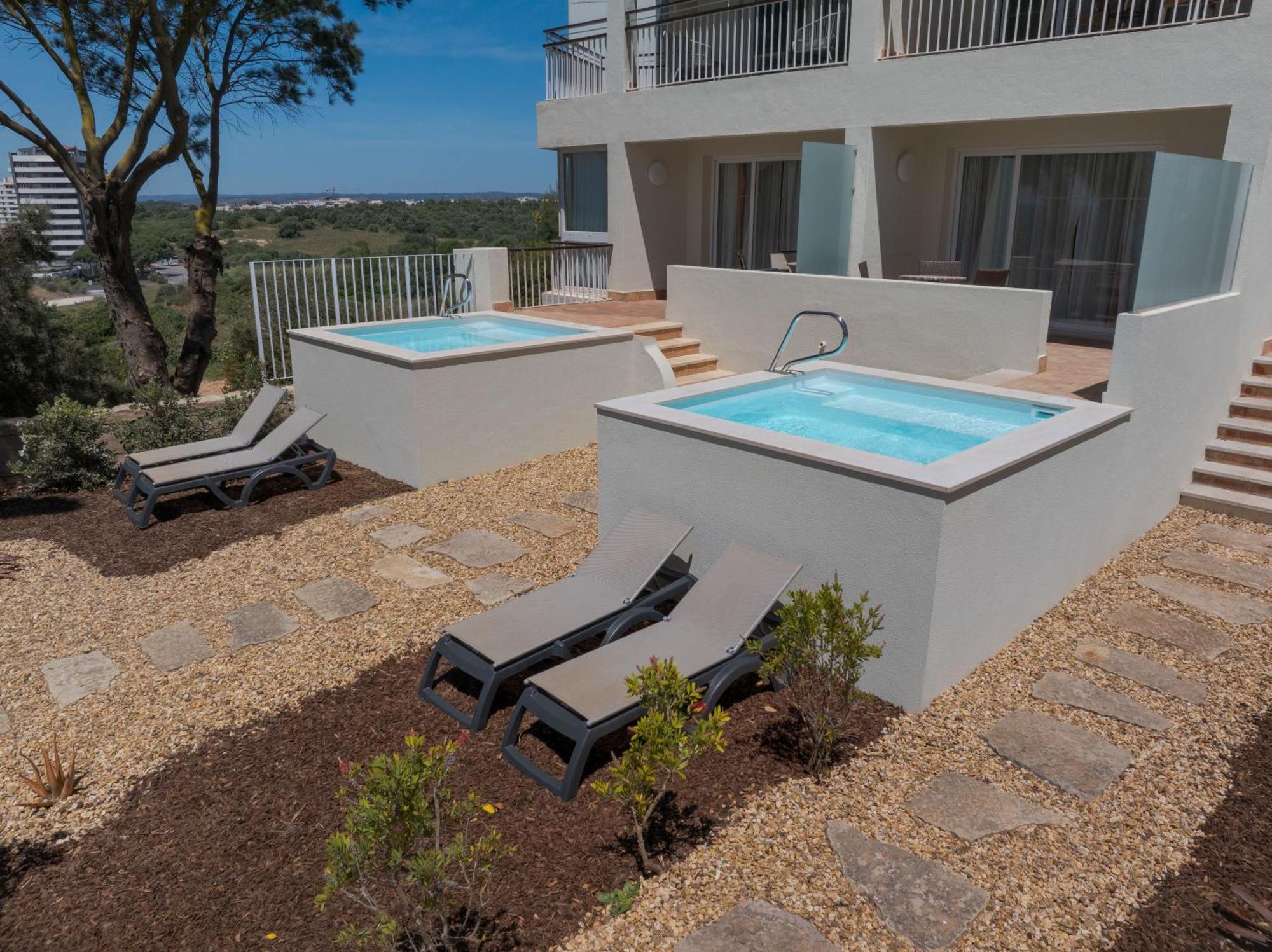 Pestana Alvor Praia Premium Beach & Golf Resort Εξωτερικό φωτογραφία A private pool at a hotel